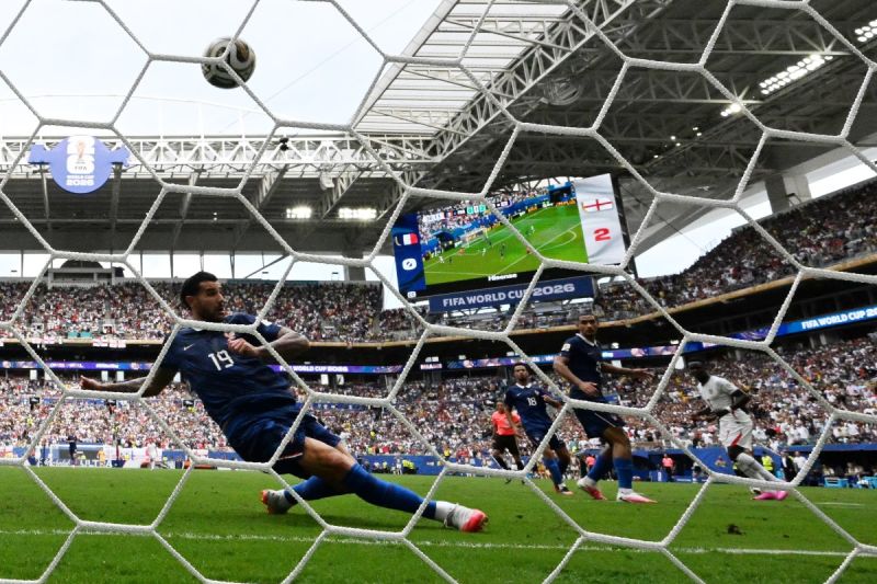 Inggris unggul telak 4-0 atas Prancis pada babak pertama