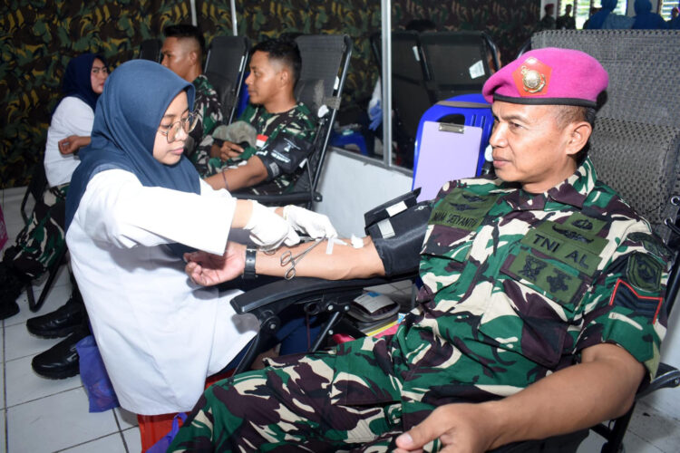 Semarak Hari Ulang Tahun ke-64, Yonif 5 Marinir Gelar Bakti Sosial Donor Darah 