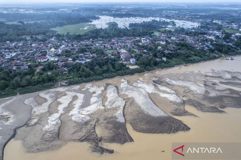 Penyusutan debit air Sungai Batanghari