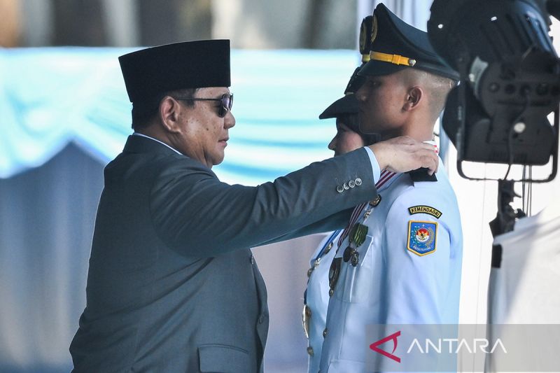 Politik kemarin, Presiden lantik Pamong Praja hingga sanksi DKPP