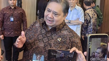 Airlangga Minta Peraturan Menkeu Bea Masuk 0% Bahan Baku Plastik Segera Terbit