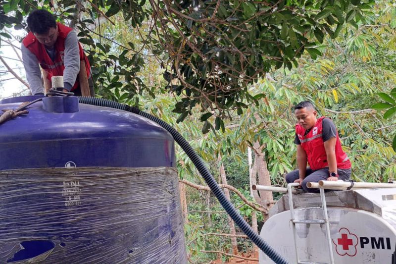 PMI DIY distribusikan air bersih 149.000 liter ke wilayah kekeringan