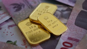 Warga RI=”” Simpan=”” 1.800 Ton=”” Emas=”” di=”” Bawah=”” Bantal, Nilainya=”” Tembus=”” Rp=”” 4.460 T