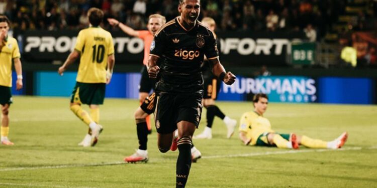 Dean James imbang dengan Eagles, Hubner dan Romeny kalah 1-5 dari Ajax