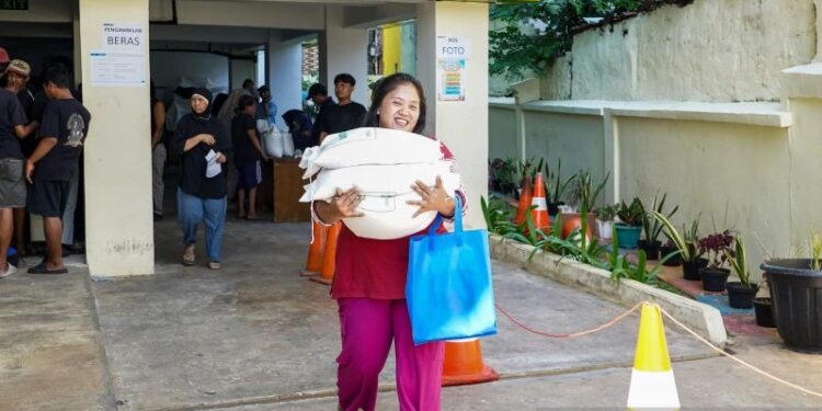 Ribuan kepala keluarga di Tanah Tinggi terima bantuan 30 kg beras