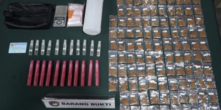 Polisi sita 106 paket tembakau sintetis dari seorang remaja di Depok