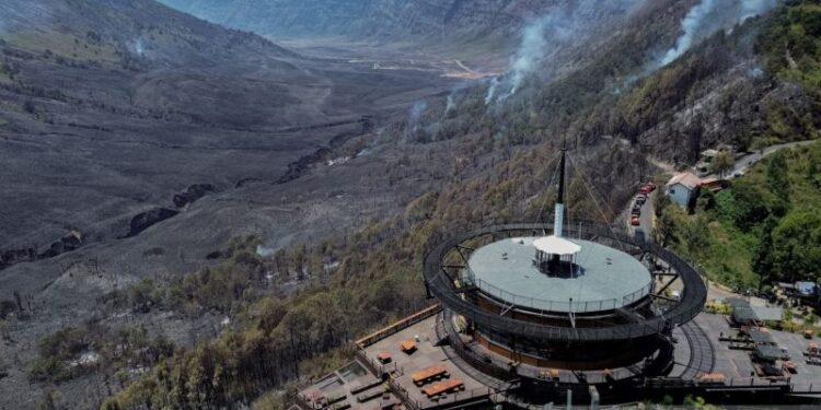 BPBD Jatim: "Water Bombing" kebakaran di Bromo terkendala cuaca