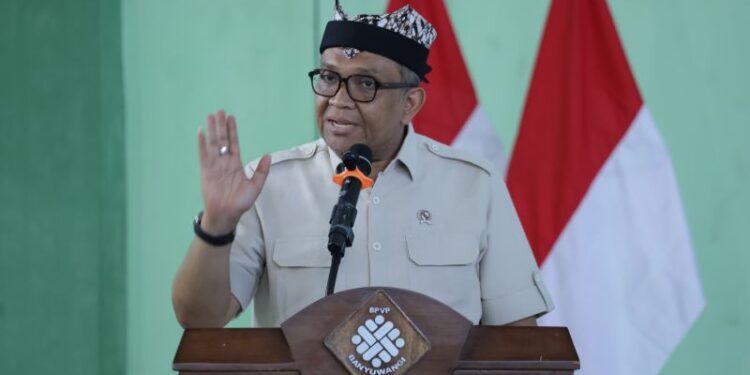 Wamenaker ingatkan hati-hati dalam memilih jalur kerja ke luar negeri