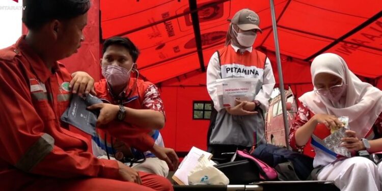 Pertamina siaga jaga kesehatan petugas di tengah asap karhutla