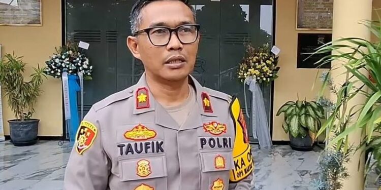 Polisi tangkap tiga tersangka peredaran narkoba-obat keras di Jakbar