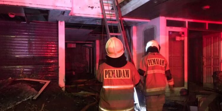 Kebakaran rumah di Rawamangun berawal dari percikan api