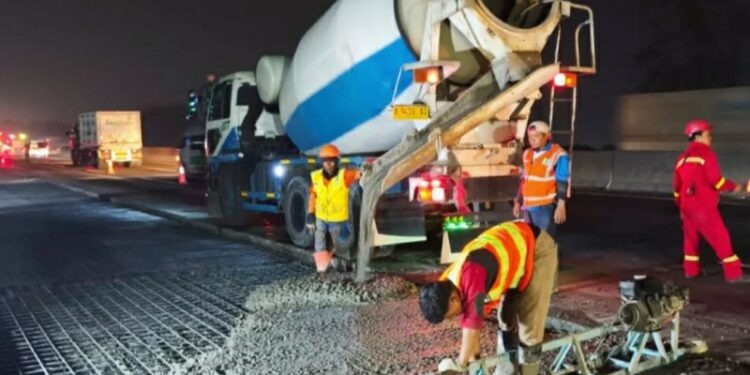 Jasamarga kembali lakukan pemeliharaan jalan Tol Jakarta-Cikampek