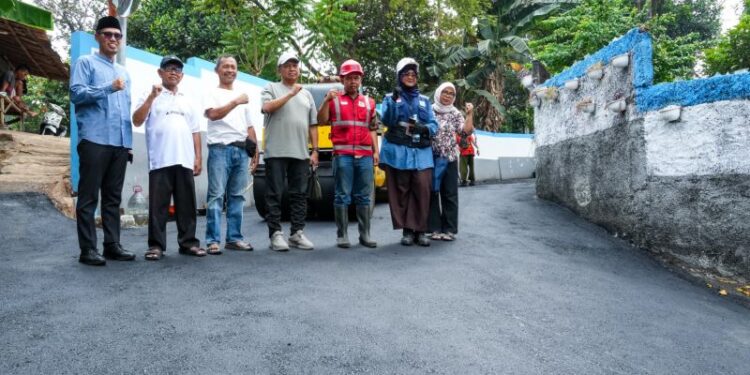 Pemkot Jaktim perbaiki jalan rusak di Cipinang Melayu