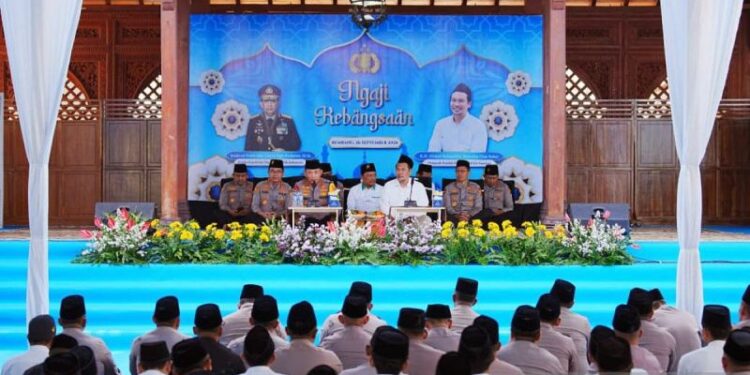 "Ngaji Kebangsaan" Gus Baha bersama santri dan Polri perkuat persatuan