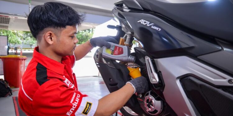 Beli oli Enduro, pengemudi ojol dapat kuota Telkomsel 1 GB