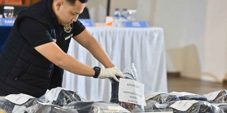 Petugas gabungan tangkap 13 WNA dari berbagai negara di Bali karena kasus prostitusi
