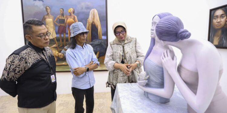 Membuka batas, merawat seni