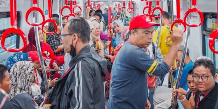 Rute Kelapa Gading-Manggarai aktif, jumlah rerata penumpang LRT naik