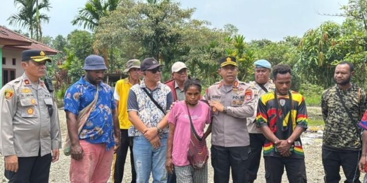 Polisi kembalikan Demerina korban penculikan KKB Jila ke keluarga