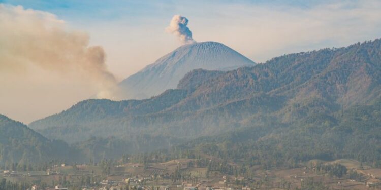 Apa yang terjadi di dalam gunung sebelum erupsi? Ini prosesnya
