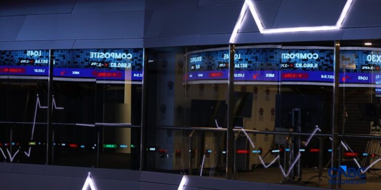 IHSG Sesi I Dibuka Menguat 0,12% ke Level 6.392