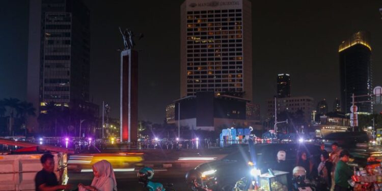 Aksi pemadaman lampu 60 menit kurangi emisi karbon 74,23 ton di DKI