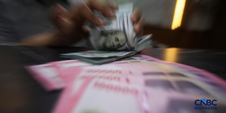 Rupiah Menguat, Dolar AS Turun ke Rp17.710