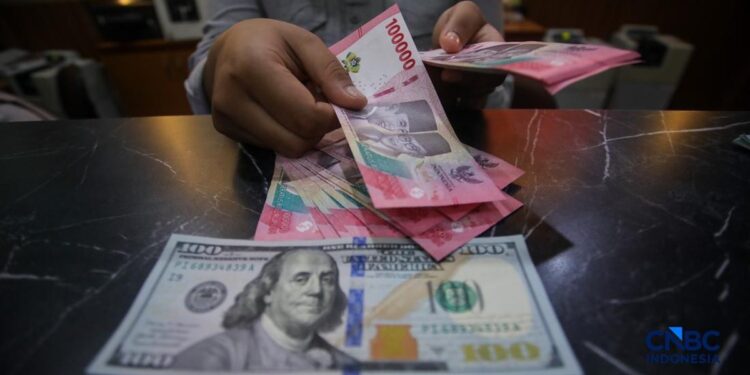 The Fed Naikkan Suku Bunga, Dolar Dibuka Naik ke Rp17.705