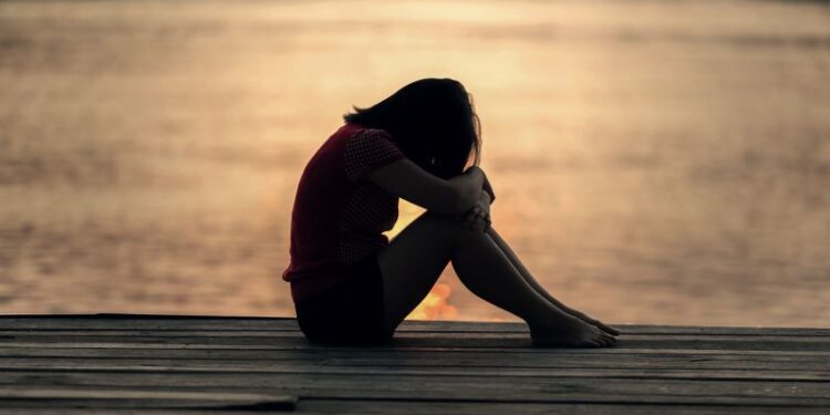 Mengapa kita sering overthinking sebelum tidur?