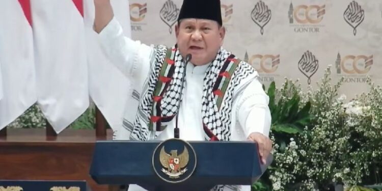Prabowo teriakkan "Free Palestine" dan kenakan keffiyeh di Gontor