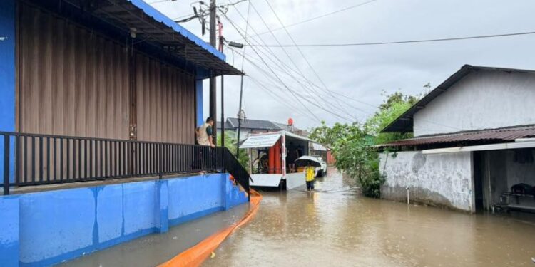Kementerian PU kerahkan pompa dan ekskavator tangani banjir Padang