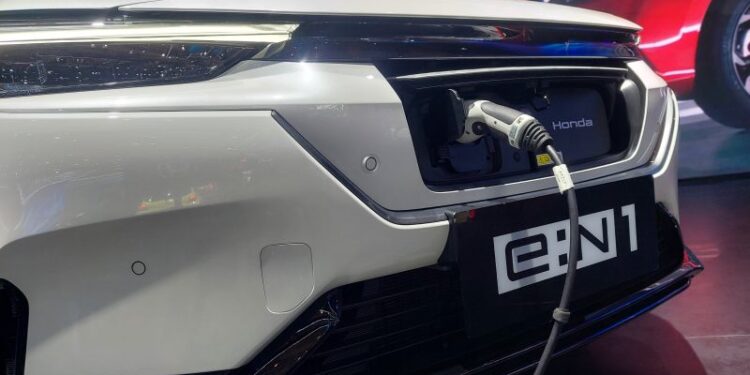Honda godok teknologi pengisian daya mobil listrik tanpa kabel