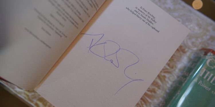 Edisi pertama "Harry Potter" bertanda tangan J.K. Rowling hadir di BBW