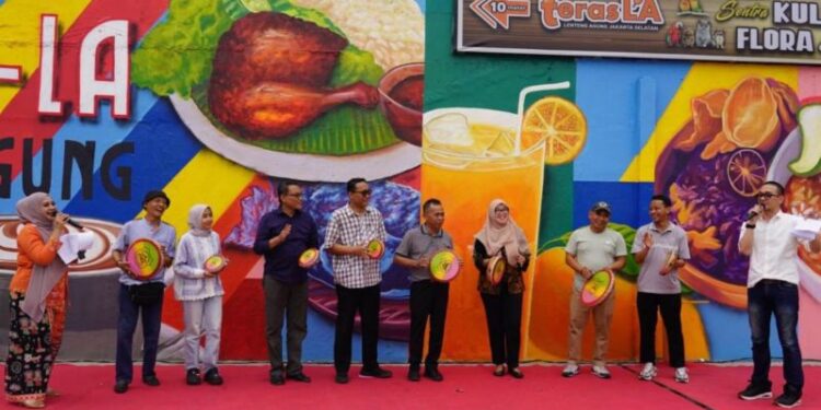 Komunitas mural Jakarta percantik Sentra Kuliner Teras Lenteng Agung