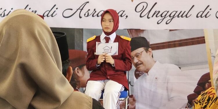Kemensos beri beasiswa kepada tamatan Sekolah Rakyat Natuna