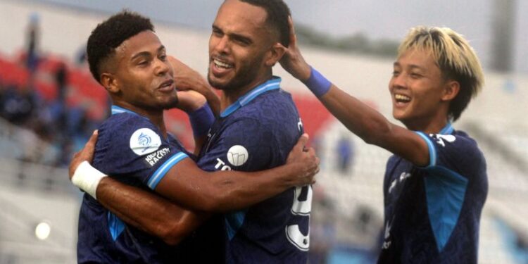 Arema FC kalahkan Dewa United 4-0
