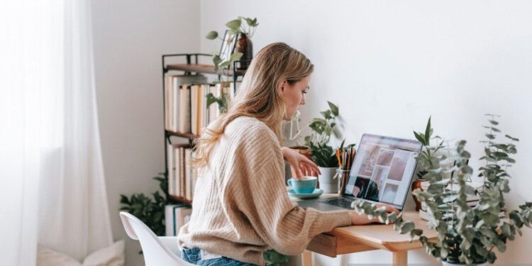 Ini alasan mengapa laptop lemot saat buka whatsapp