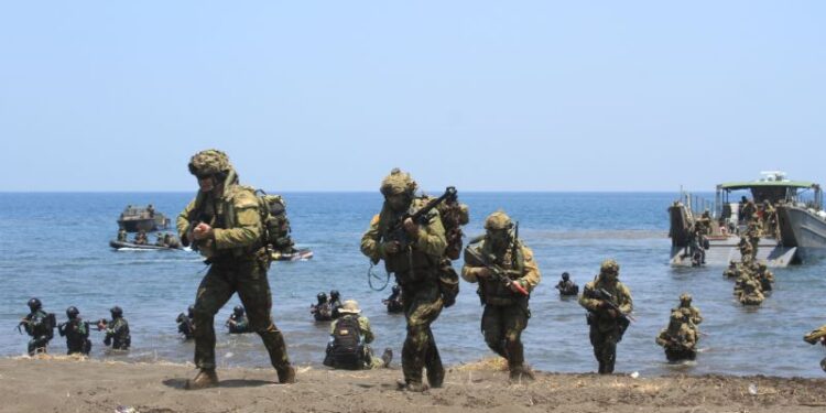 Ribuan prajurit TNI-ADF latihan pendaratan amfibi di Situbondo