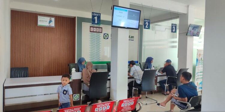 Gaji Rp8 juta, berapa yang diterima setelah potongan BPJS dan pajak?