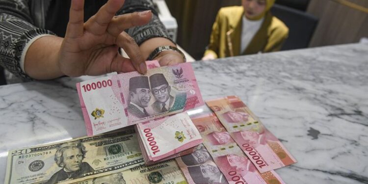 Rupiah pada Selasa pagi melemah jadi Rp18.140 per dolar AS