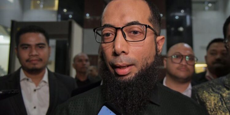 Khalid Basalamah tak bisa hadir sidang haji, minta dijadwal ulang