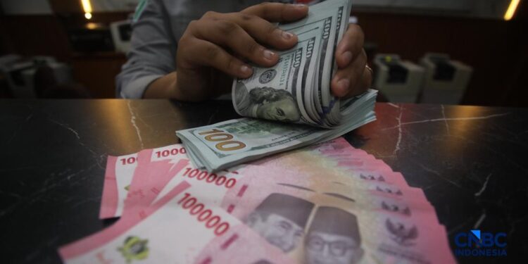 Breaking! Rupiah Tertekan, Dolar AS Tembus Rp18.100