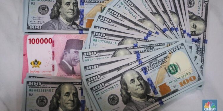 Rupiah Dibuka Menguat, Dolar AS Turun ke Rp17.860