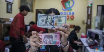 Rupiah Dibuka Menguat Pagi Ini, Dolar AS Turun ke Rp18.173