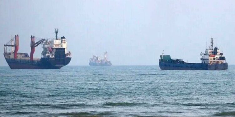 IRGC: Kapal supertanker meledak usai tabrak ranjau di Selat Hormuz