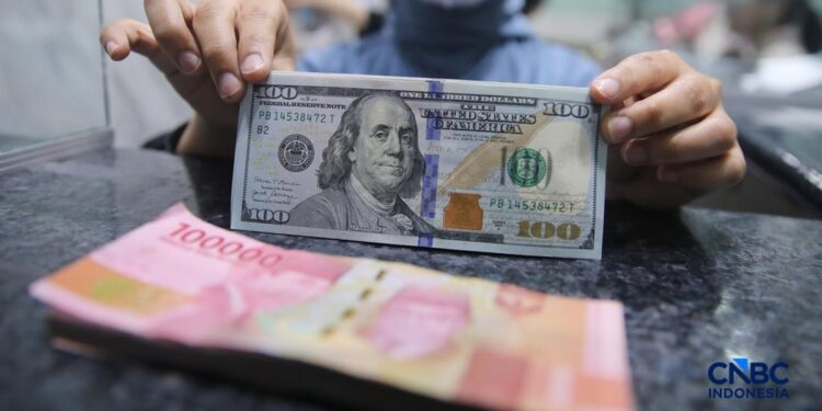 Rupiah Ditutup Melemah, Nilai Tukar Dolar AS Naik ke Rp17.890